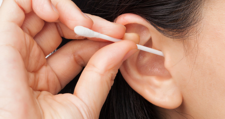 ¿Cómo debe ser la higiene de los oídos?
