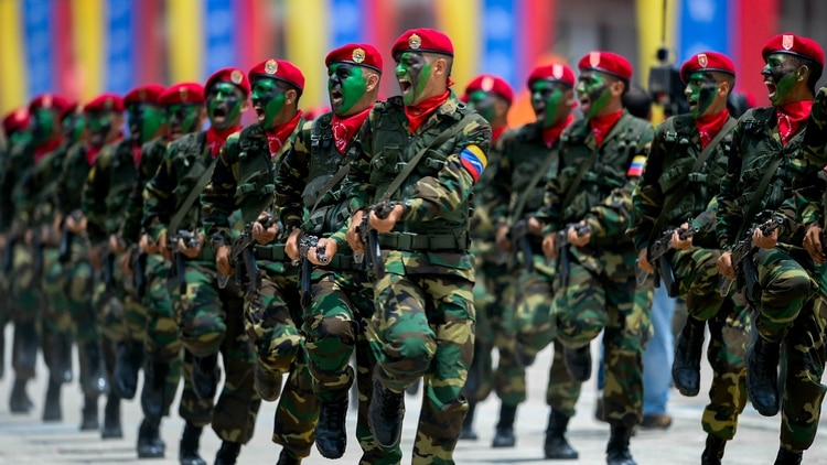 El desesperado intento de la Fuerza Armada venezolana por sobrevivir en la Revolución Bolivariana - Sebastiana Barráez