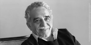 Frente a Gabriel García Márquez y sin sostén - Elizabeth Fuentes